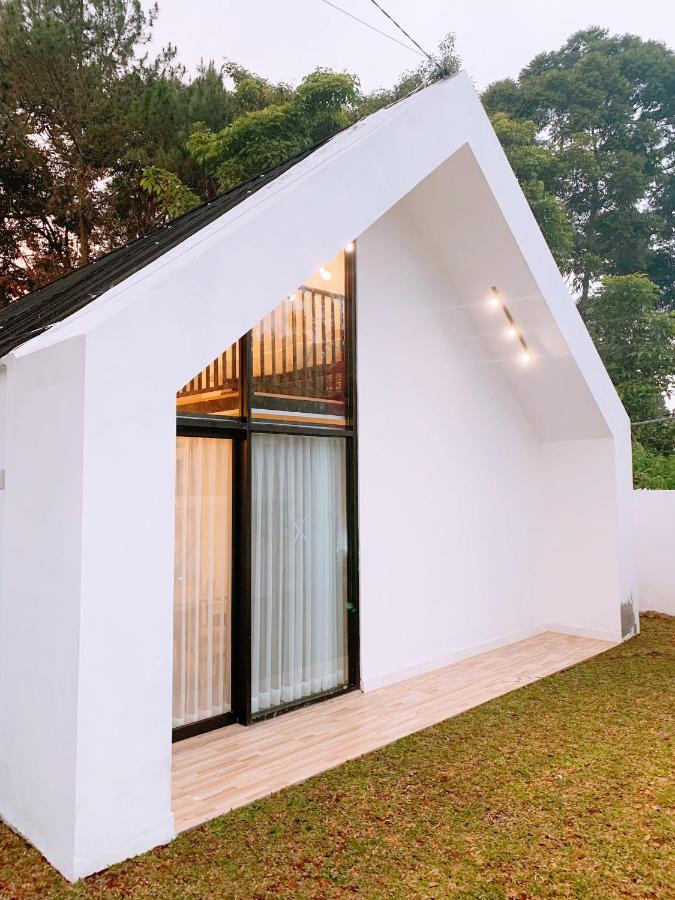 Casa De Gaudi Lembang Villa Exterior foto